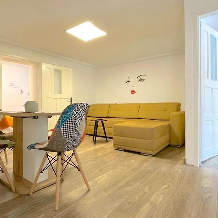 Well Prettyplaces Apartment 001 Brasov Luaran gambar