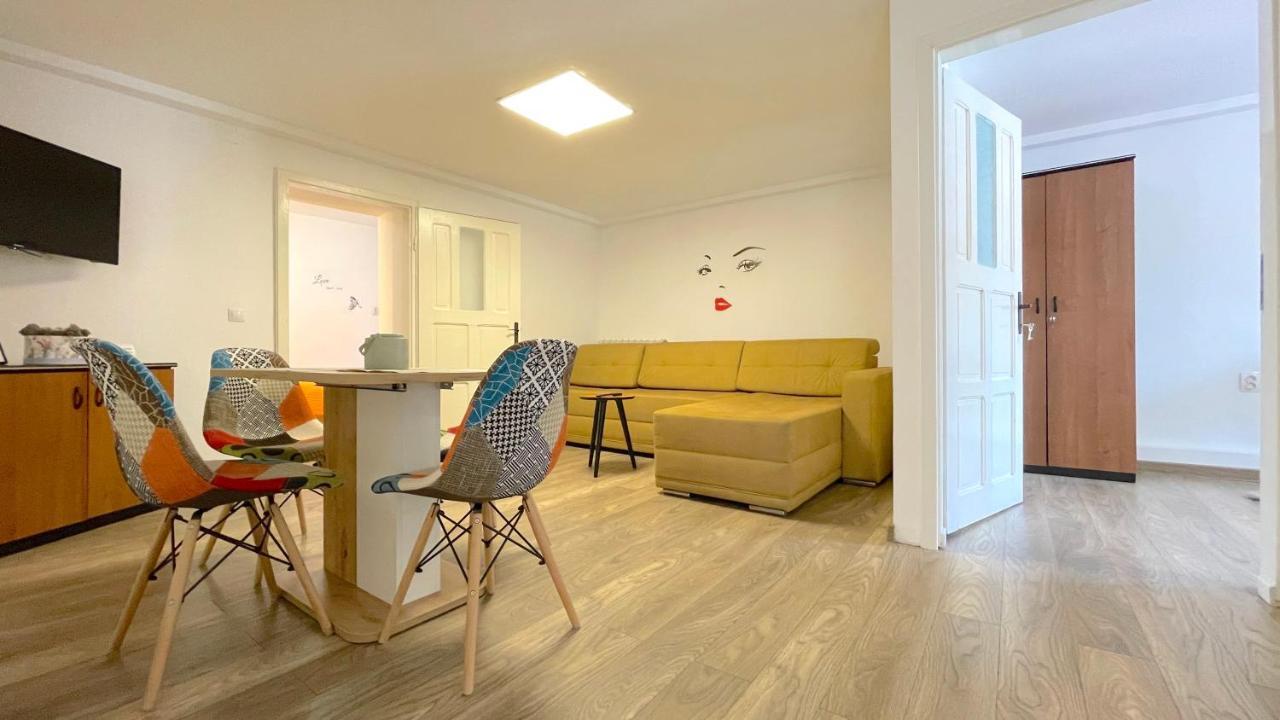 Well Prettyplaces Apartment 001 Brasov Luaran gambar