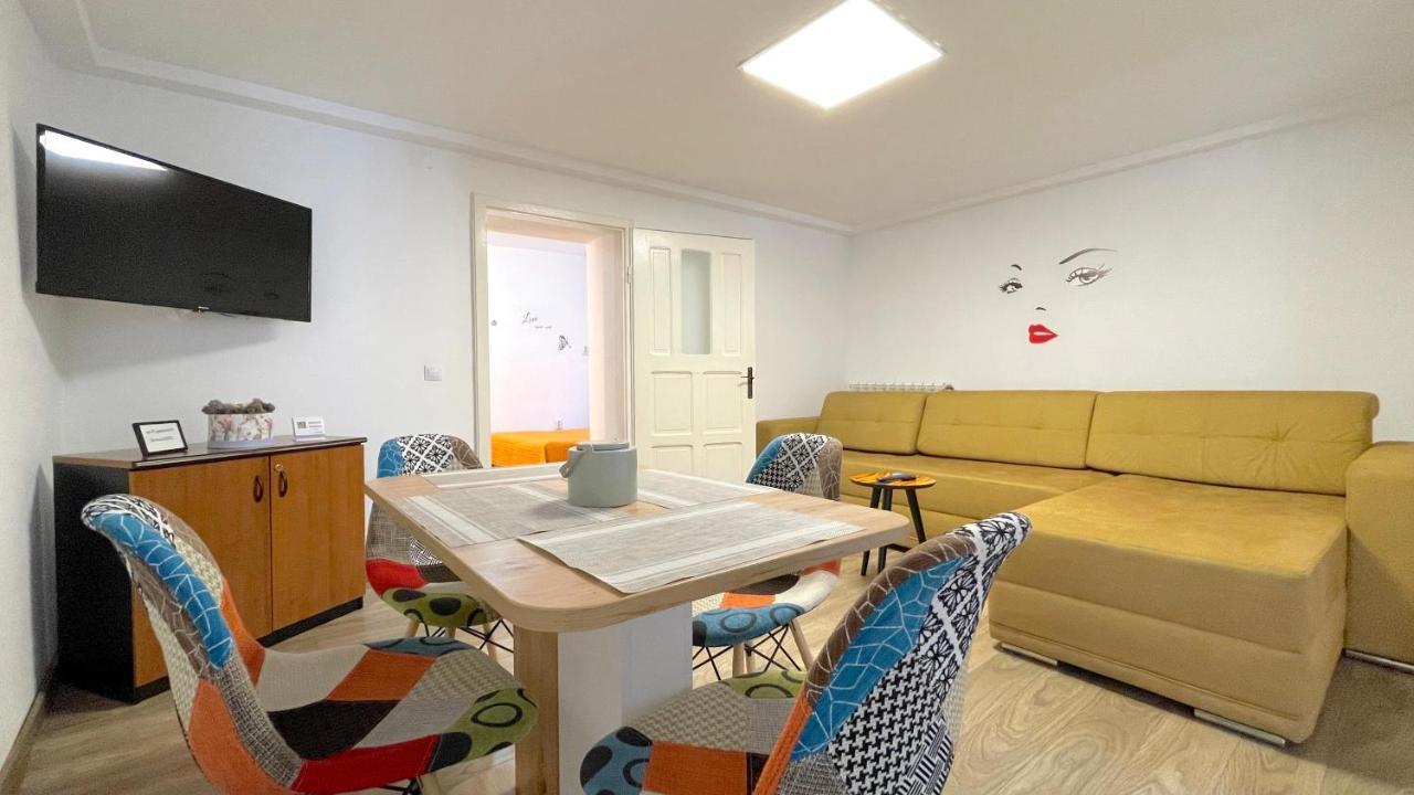 Well Prettyplaces Apartment 001 Brasov Luaran gambar