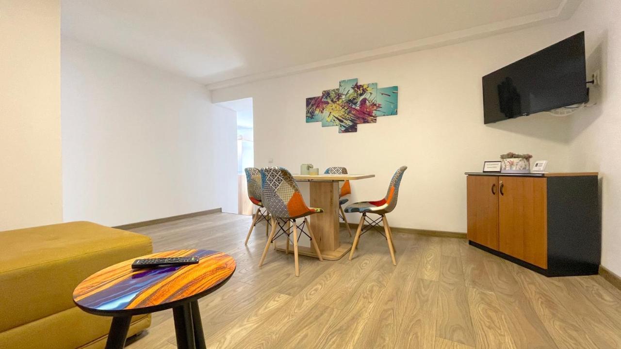 Well Prettyplaces Apartment 001 Brasov Luaran gambar