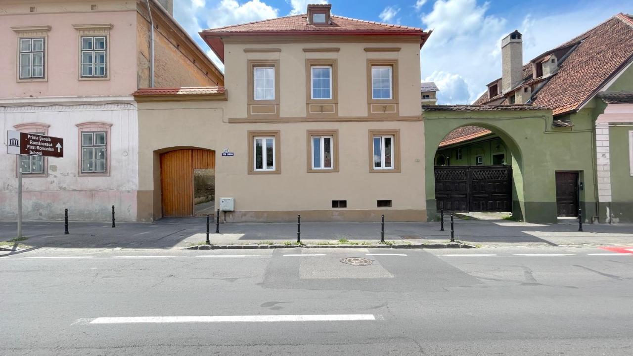 Well Prettyplaces Apartment 001 Brasov Luaran gambar
