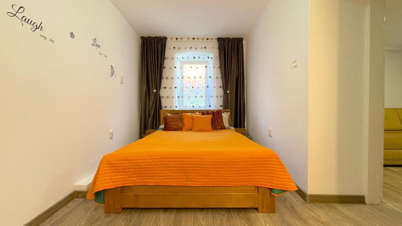 Well Prettyplaces Apartment 001 Brasov Luaran gambar