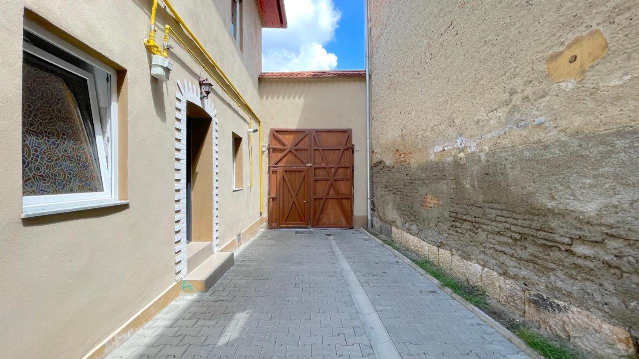 Well Prettyplaces Apartment 001 Brasov Luaran gambar